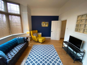 Stylish Apartment With Secure Parking Close to City